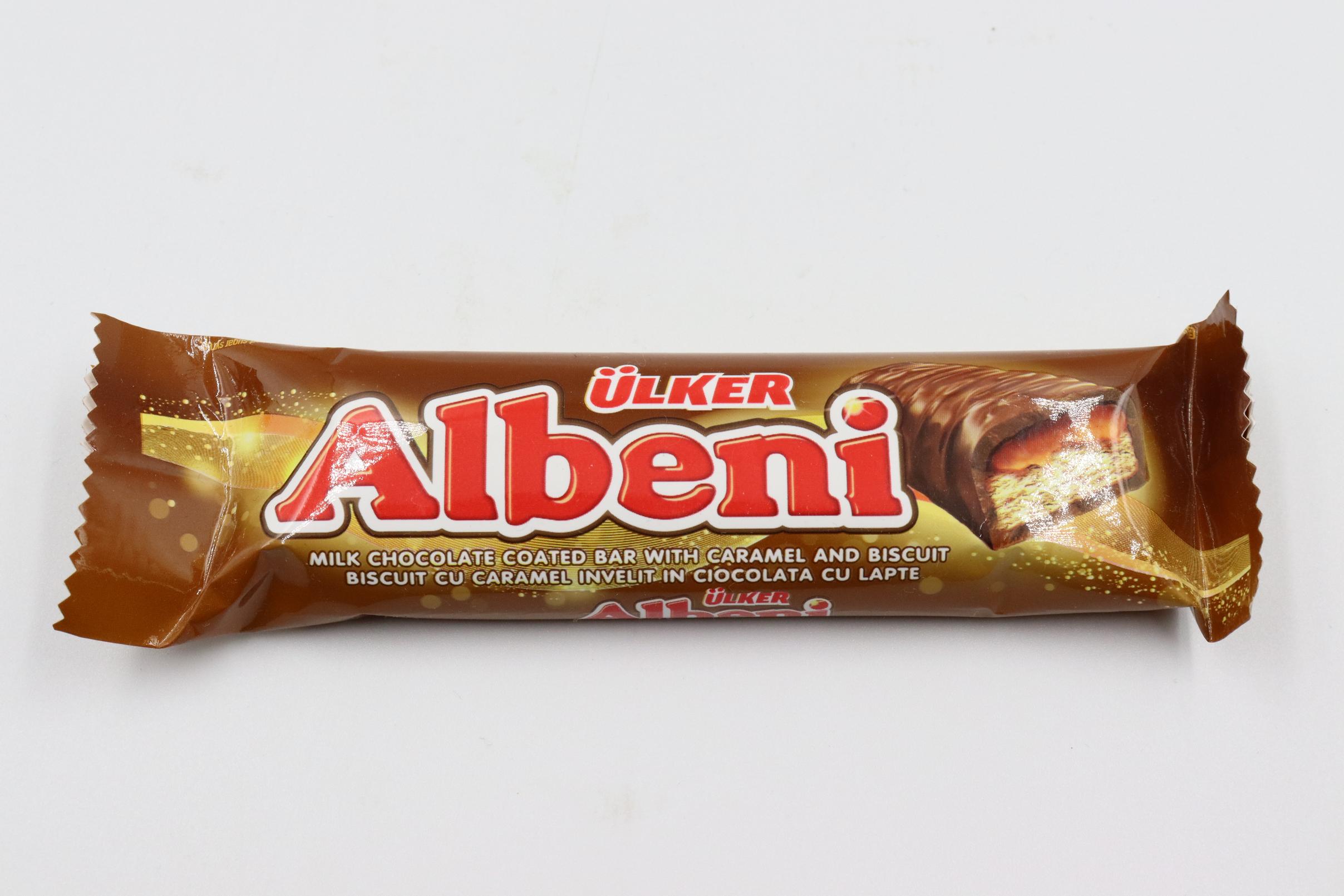 product_8690504034438_0 ULKER ALBENI ΜΠΑΡΑ ΣΟΚΟΛΑΤΑΣ ΓΑΛΑΚΤΟΣ ΜΕ ΚΑΡΑΜΕΛΑ ΚΑΙ ΜΠΙΣΚΟΤΟ 31gr * - Image 1